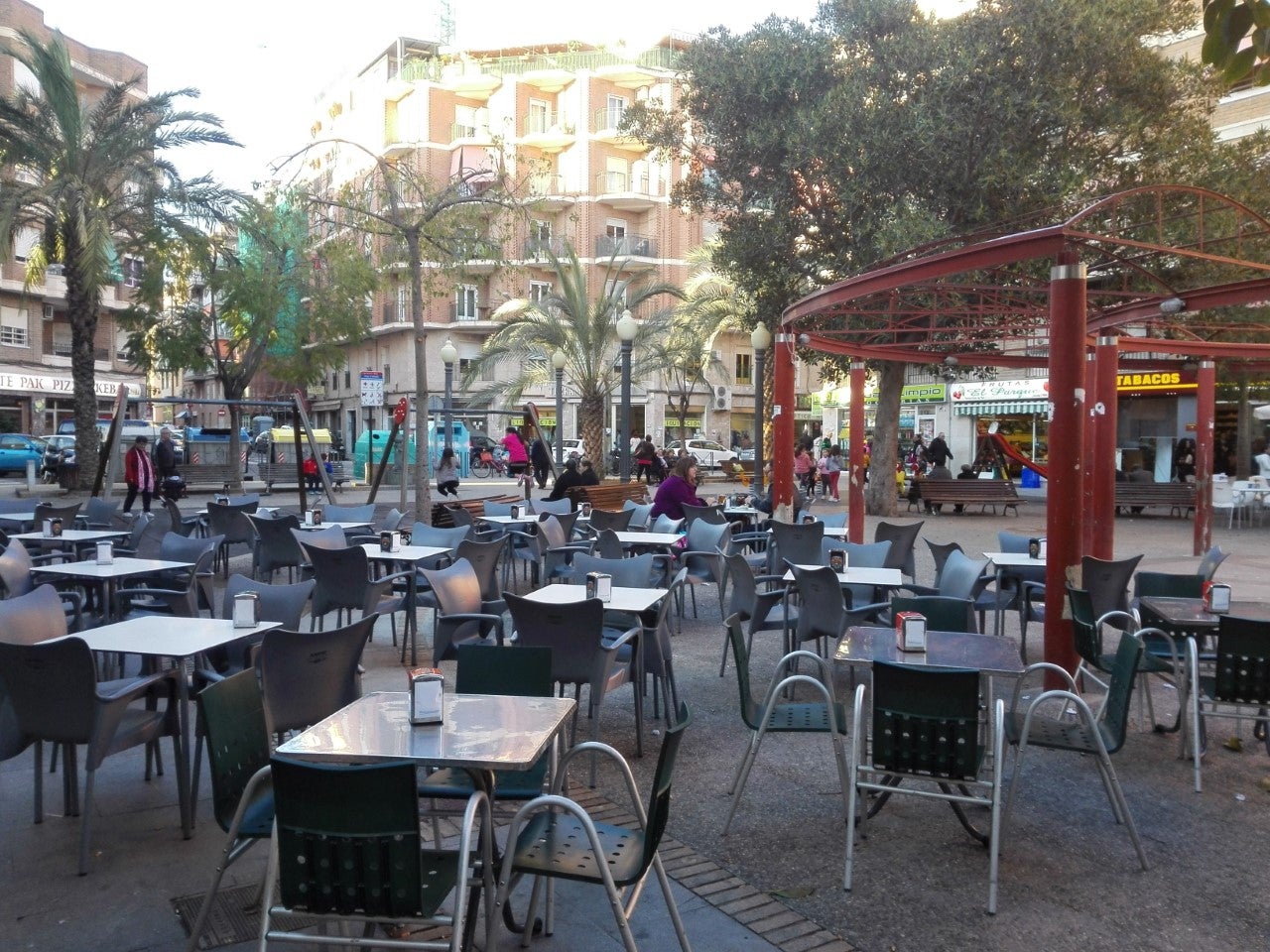 La desescalada proyectada por el Gobierno genera rechazo entre bares, cafeterías y restaurantes de Elche La desescalada proyectada por el Gobierno genera rechazo entre bares, cafeterías y restaurantes de Elche