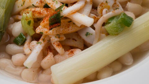 Alubias blancas con calamares