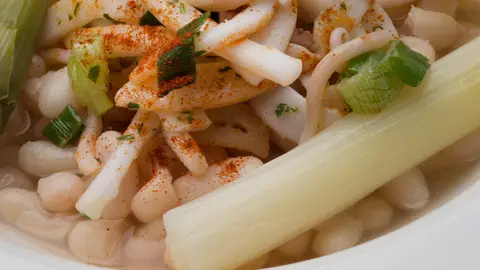 Alubias blancas con calamares Alubias blancas con calamares