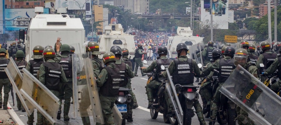 La Policía dispersa con gases lacrimógenos una manifestación en Venezuela La Policía dispersa con gases lacrimógenos una manifestación en Venezuela