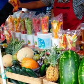 Puesto callejero de frutas en México