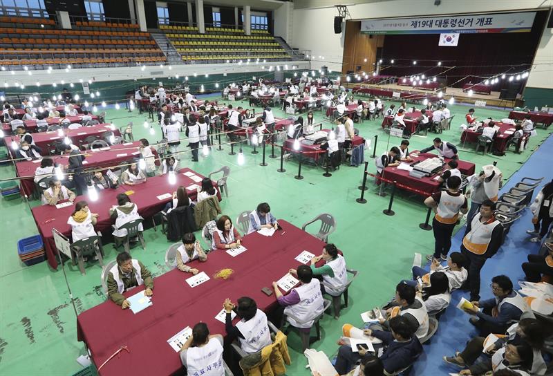 El liberal Moon gana las elecciones en Corea del Sur, según los primeros sondeos El liberal Moon gana las elecciones en Corea del Sur, según los primeros sondeos