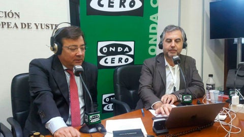El presidente de la Junta de Extremadura, Guillermo Fern&aacute;ndez Vara, durante una entrevista con Carlos Alsina en Yuste