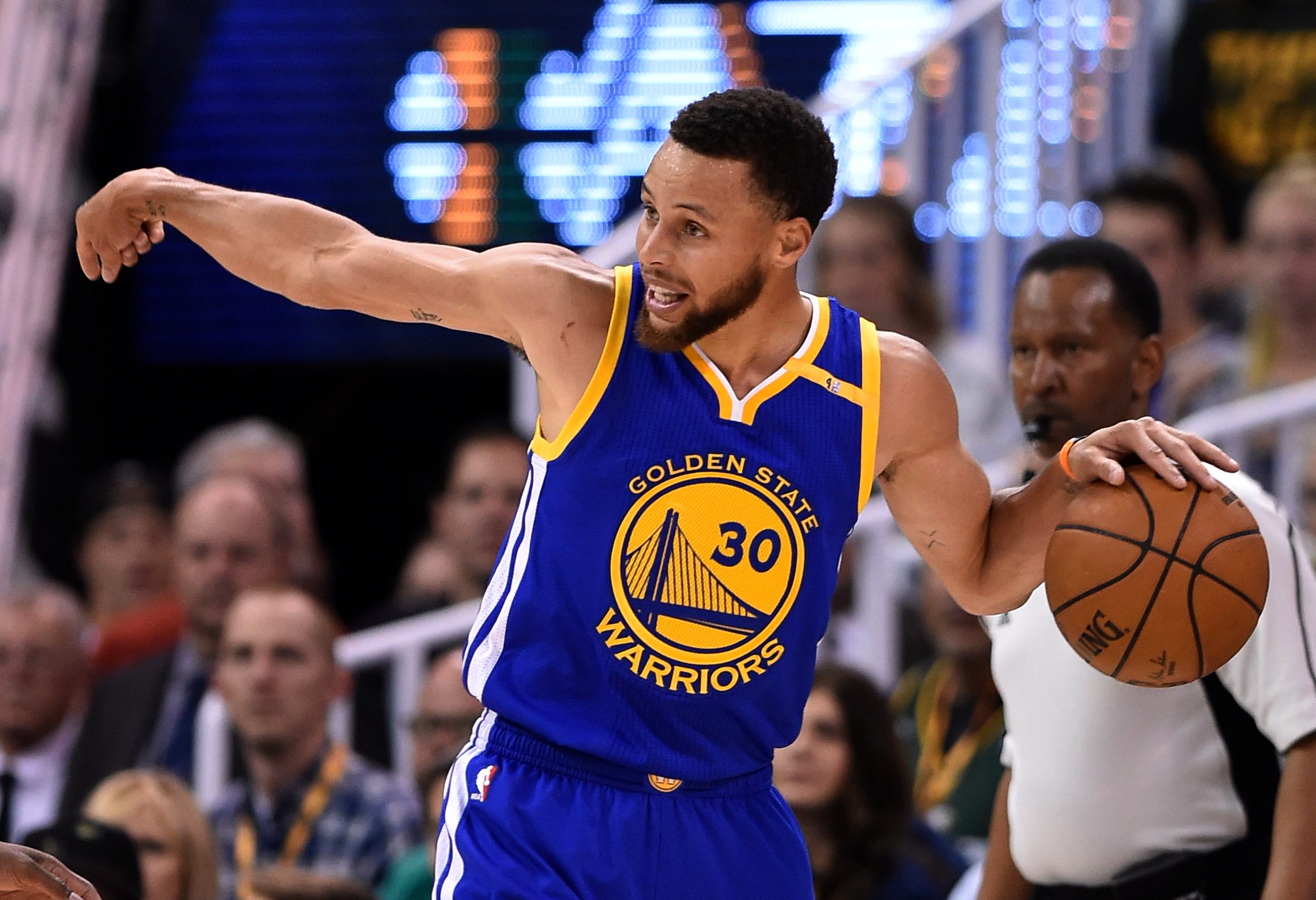 Los Warriors barren a los Jazz y llegan a finales de Conferencia con un gran Curry Los Warriors barren a los Jazz y llegan a finales de Conferencia con un gran Curry
