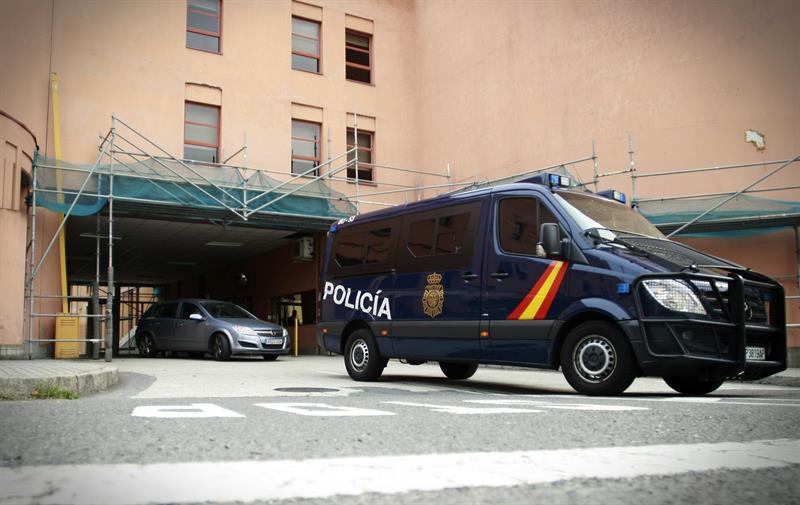 Ingresa en prisión provisional el detenido por el asesinato de la joven que residía en Vinoaròs y cuyo cadáver estaba enterrado en un descampado de Ulldecona Ingresa en prisión provisional el detenido por el asesinato de la joven que residía en Vinoaròs y cuyo cadáver estaba enterrado en un descampado de Ulldecona