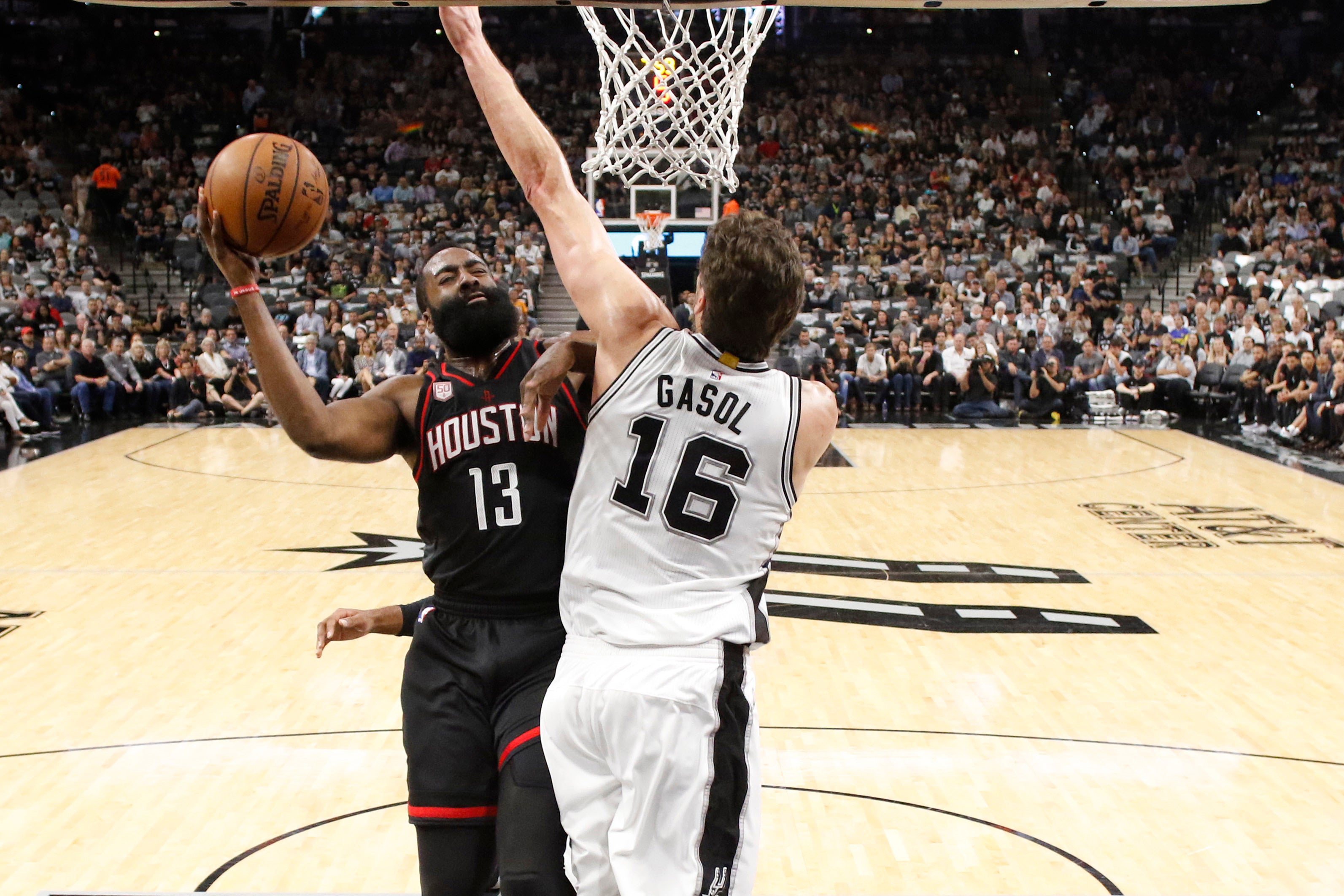Los Spurs de Pau Gasol sufren para ganar a los Rockets en la prórroga y rozan la final de Conferencia Los Spurs de Pau Gasol sufren para ganar a los Rockets en la prórroga y rozan la final de Conferencia