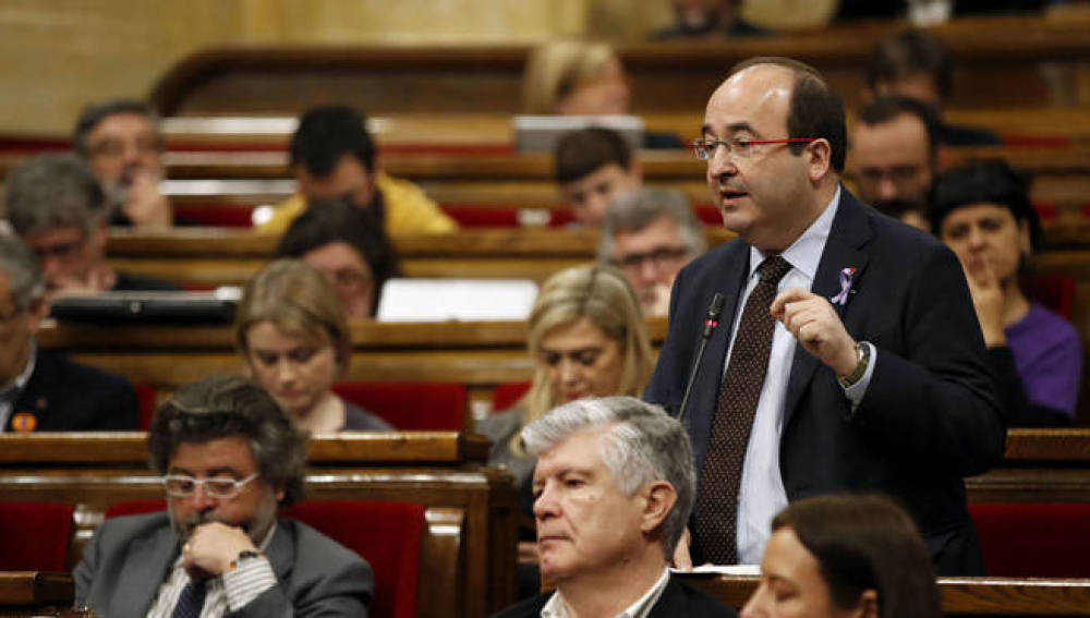 El líder del PSC, Miquel Iceta, en el Parlament de Cataluña