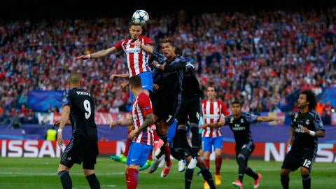 Sa&uacute;l, apunto de marcar gol con el Atl&eacute;tico de Madrid