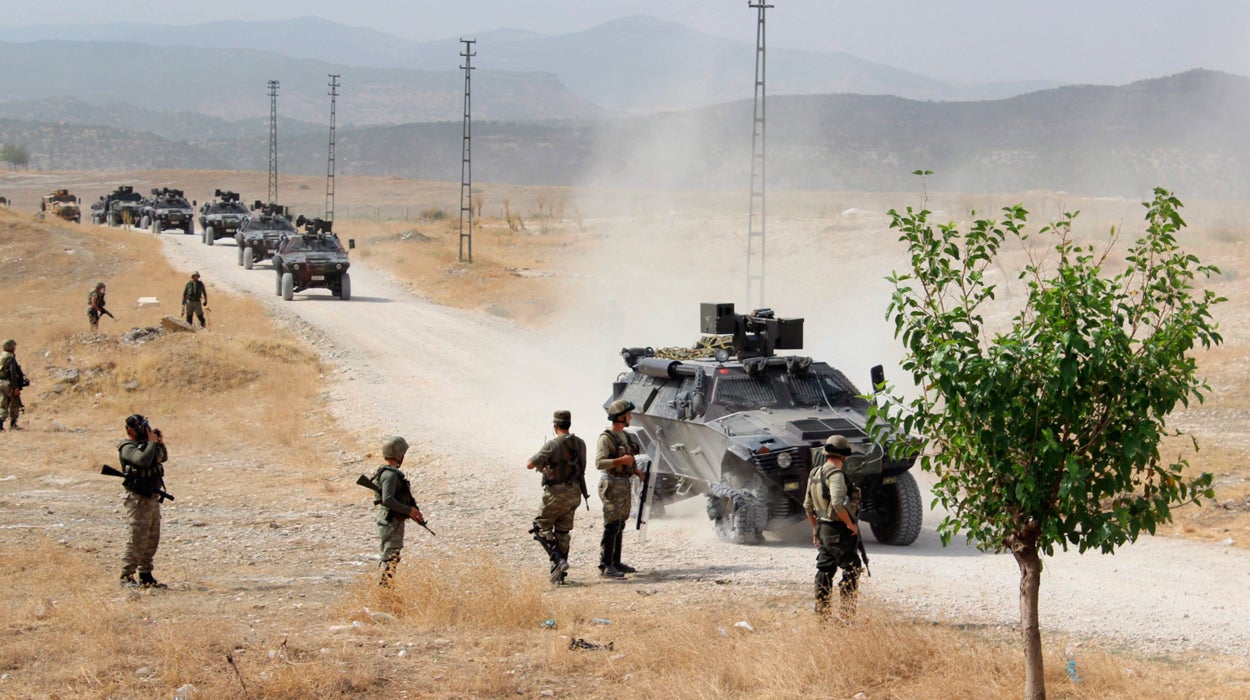 Turquía tacha de "inaceptable" que EEUU arme a la guerrilla kurda de Siria Turquía tacha de "inaceptable" que EEUU arme a la guerrilla kurda de Siria