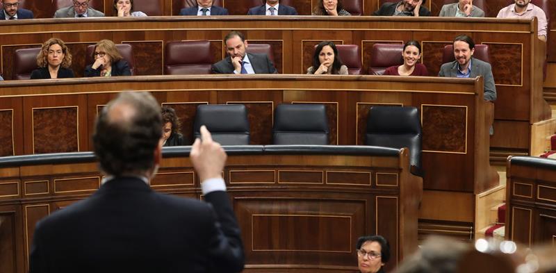 Personas físicas: Pullas, reproches y 'zascas' en la sesión de control al Gobierno Personas físicas: Pullas, reproches y 'zascas' en la sesión de control al Gobierno