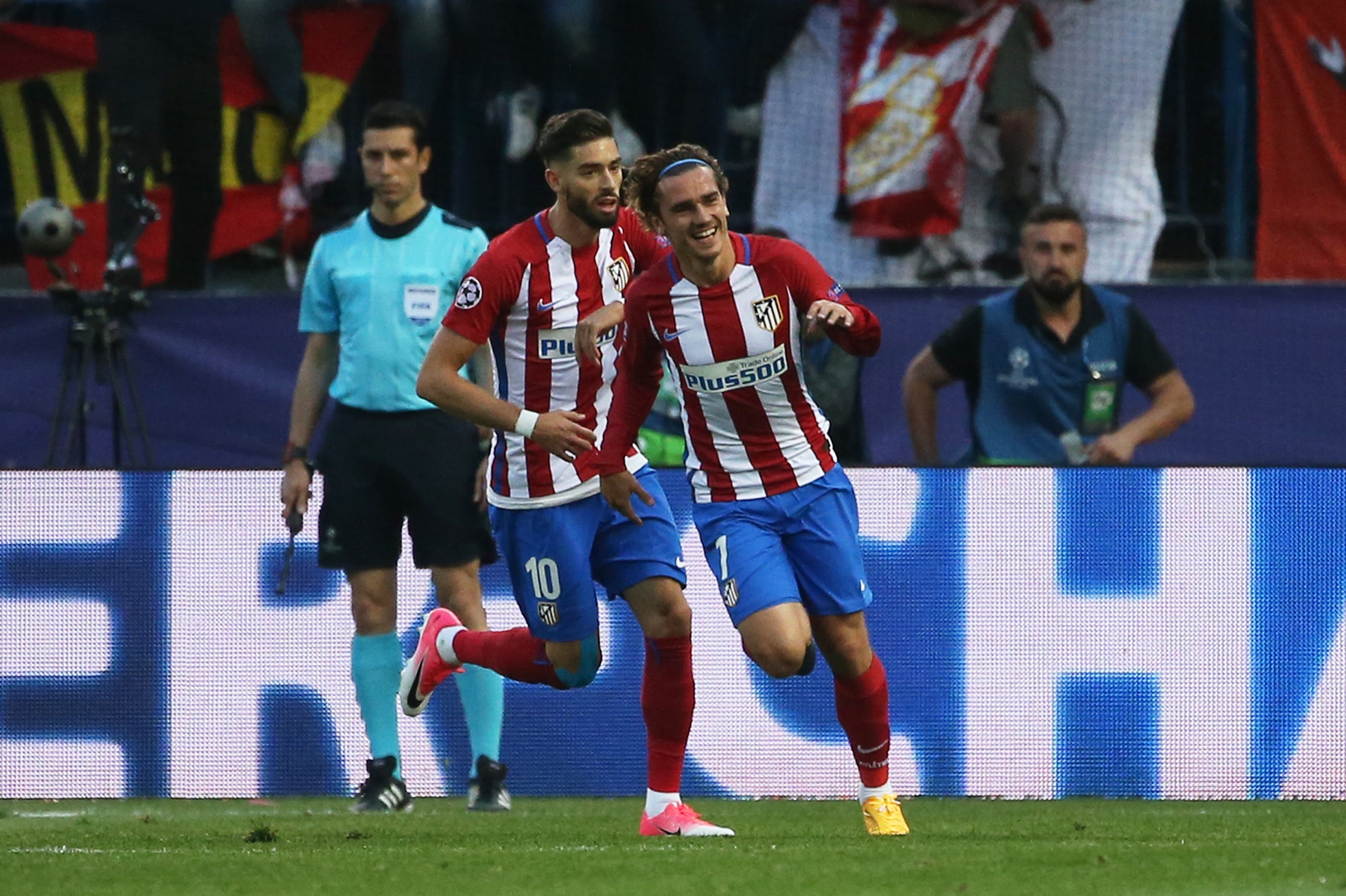Antoine Griezmann: "Ojalá pueda ganar muchos trofeos en el Atlético de Madrid" Antoine Griezmann: "Ojalá pueda ganar muchos trofeos en el Atlético de Madrid"