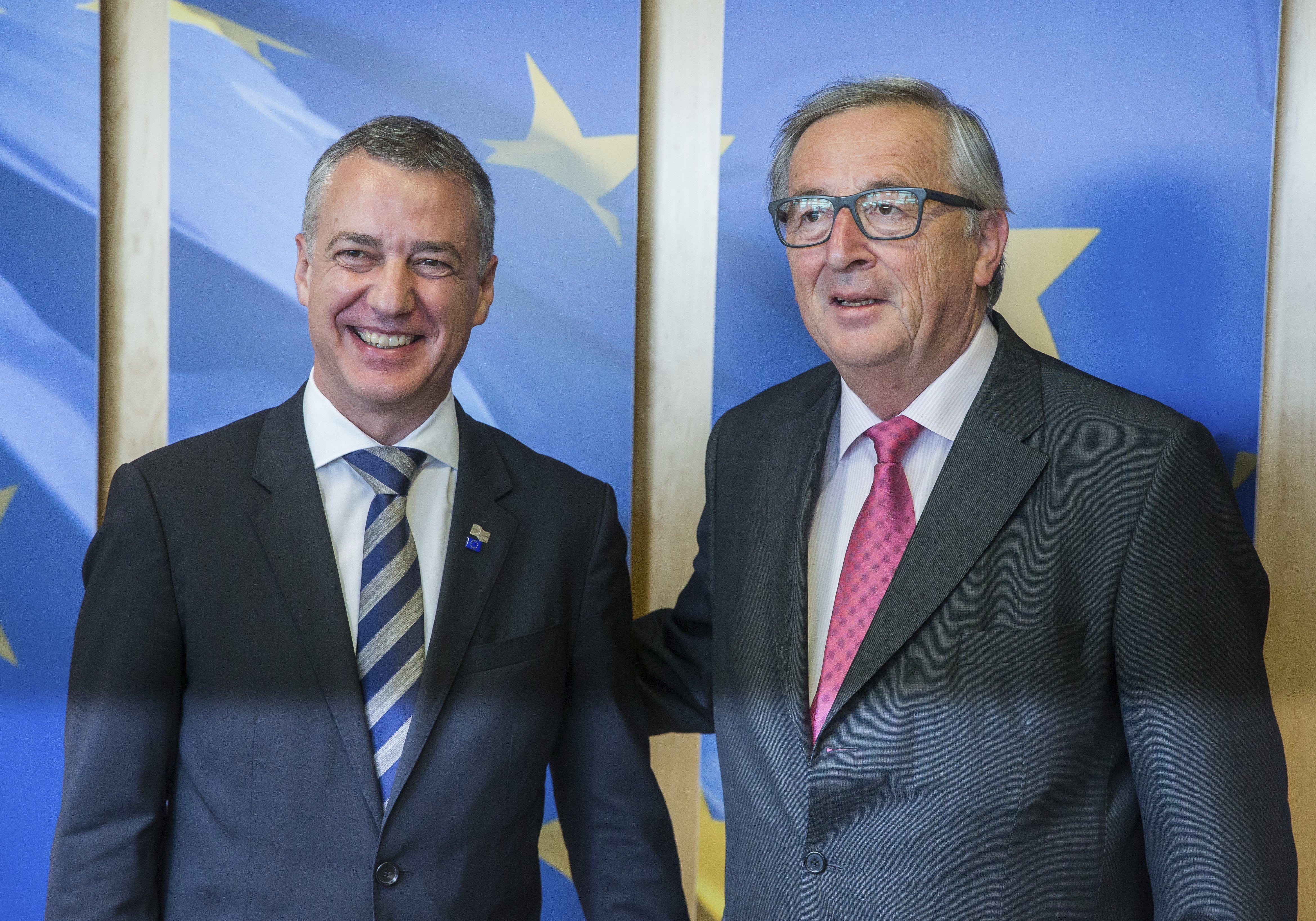Urkullu se ofrece a Juncker para una mediación europea en Cataluña Urkullu se ofrece a Juncker para una mediación europea en Cataluña