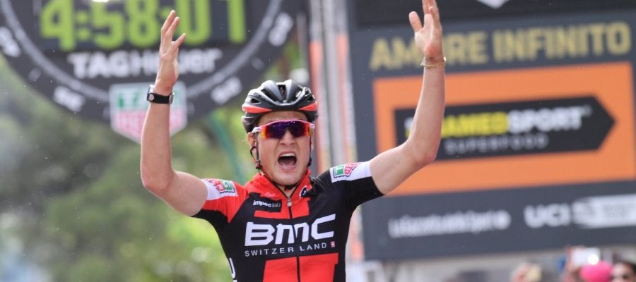Dillier celebra su victoria en la sexta etapa del Giro Dillier celebra su victoria en la sexta etapa del Giro