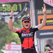 Dillier celebra su victoria en la sexta etapa del Giro Dillier celebra su victoria en la sexta etapa del Giro