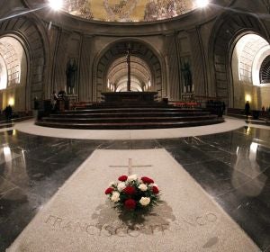 Tumba de Francisco Franco en el Valle de los Caídos Tumba de Francisco Franco en el Valle de los Caídos