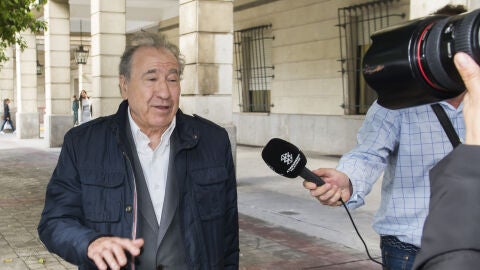 El empresario Manuel Mu&ntilde;oz Medina a la salida de los juzgados