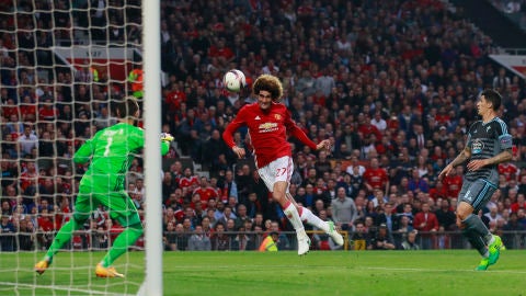 Fellaini cabecea a puerta el que ser&iacute;a el 1-0 contra el Celta