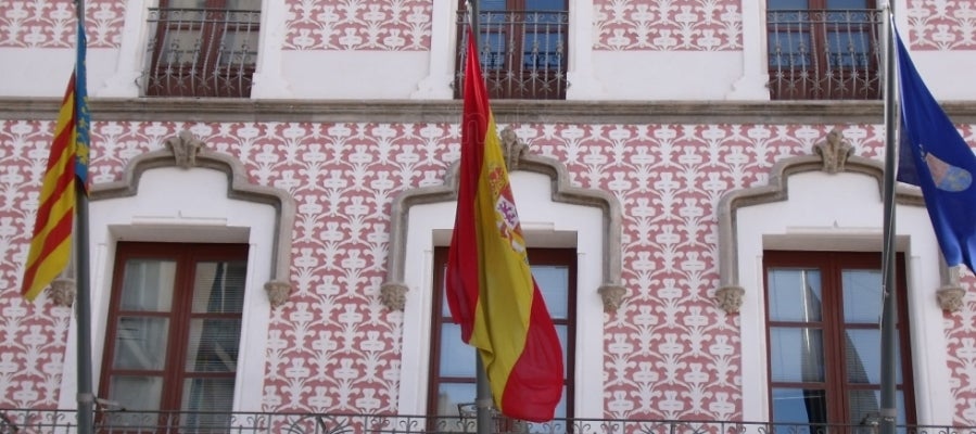 Fachada del Ayuntamiento de Crevillent. Fachada del Ayuntamiento de Crevillent.