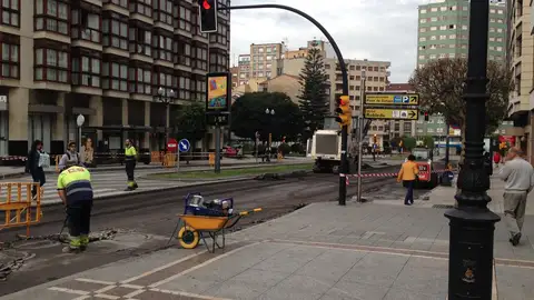 Obras en el último tramo de la Avenida de la Costa Obras de asfaltado en Gijón