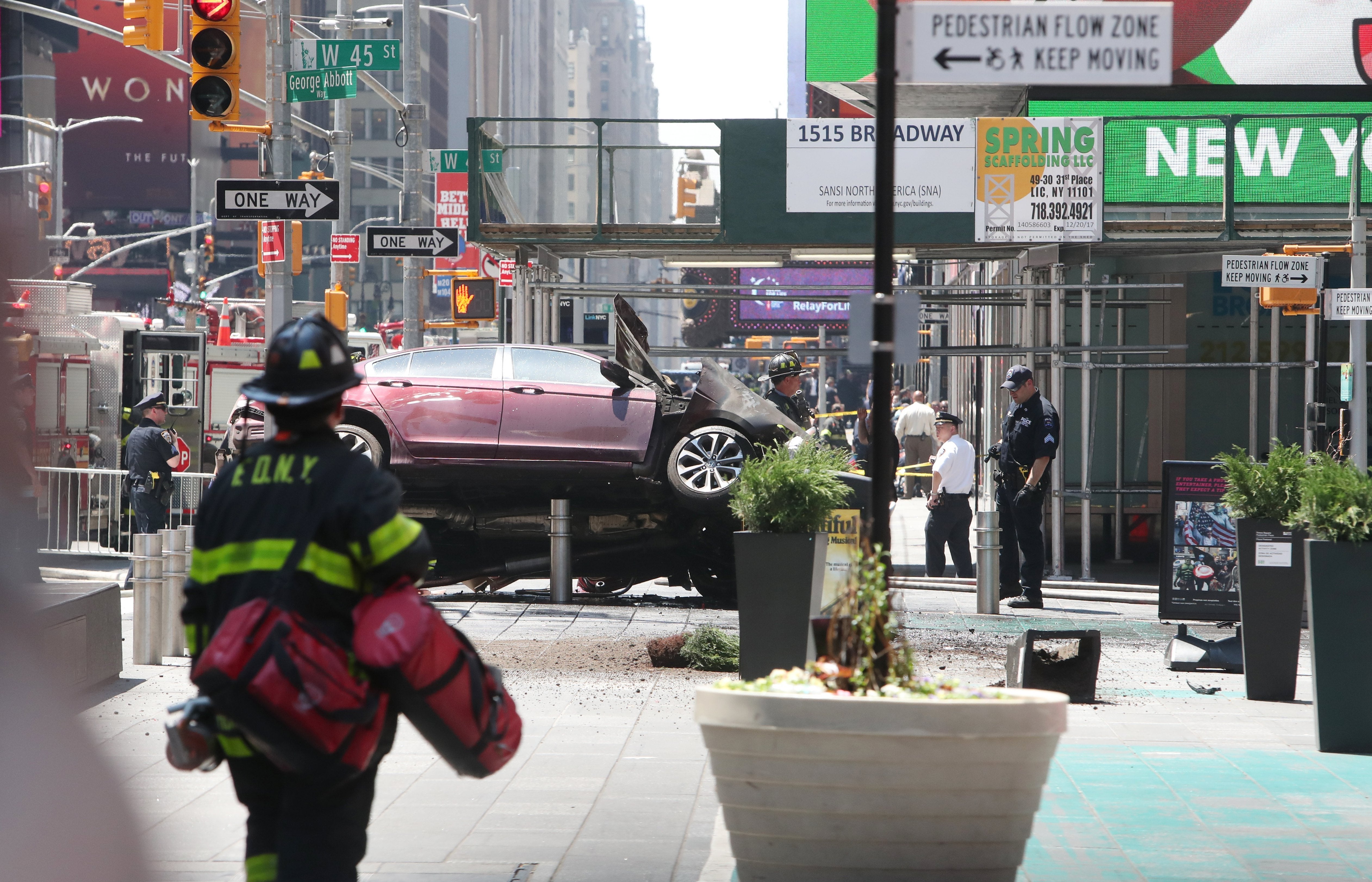 Al menos un muerto y trece heridos tras un atropello en Times Square Al menos un muerto y trece heridos tras un atropello en Times Square