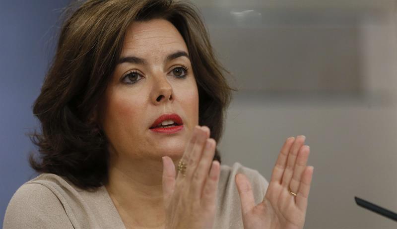 Sáenz de Santamaría: "Lo primero con lo que va a acabar el referéndum es con el Govern" Sáenz de Santamaría: "Lo primero con lo que va a acabar el referéndum es con el Govern"