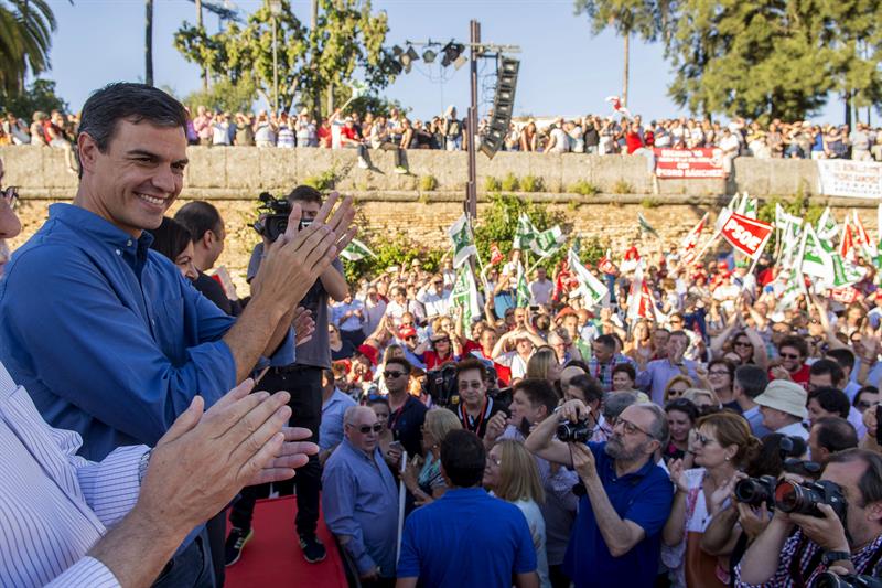 Pedro Sánchez promete "unidad" y apela "al PSOE de Andalucía de siempre" Pedro Sánchez promete "unidad" y apela "al PSOE de Andalucía de siempre"