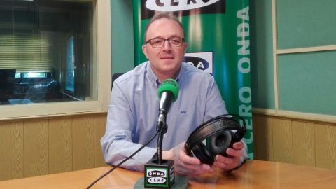 Juan Andr&eacute;s Rej&oacute;n, conductor del programa Granada en la Onda