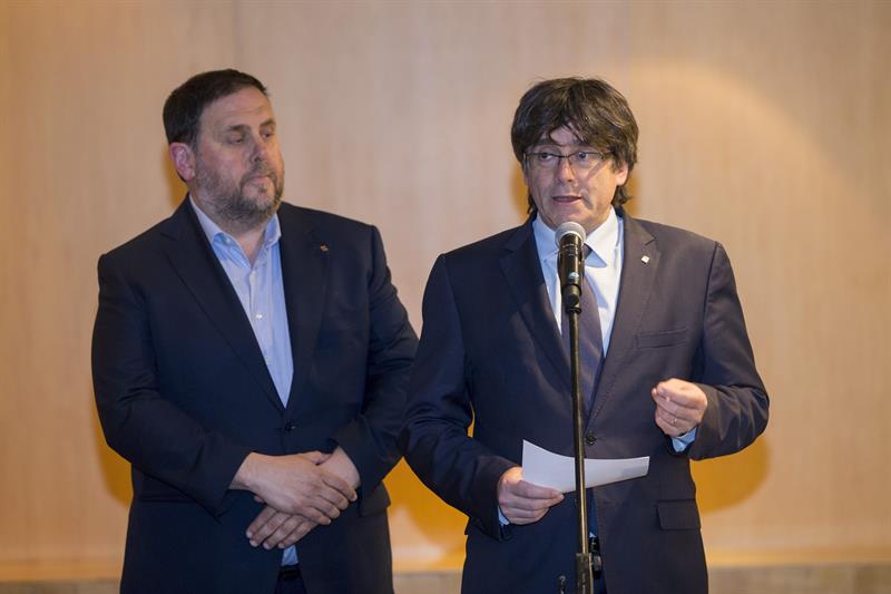 Puigdemont se niega a llevar al Congreso la propuesta del referéndum sin llegar a un acuerdo previo Puigdemont se niega a llevar al Congreso la propuesta del referéndum sin llegar a un acuerdo previo
