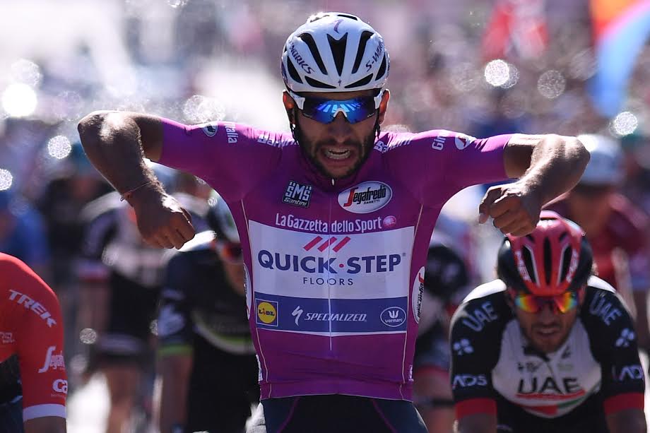 Fernando Gaviria se apunta su cuarta victoria en el Giro de Italia y Dumoulin sigue líder Fernando Gaviria se apunta su cuarta victoria en el Giro de Italia y Dumoulin sigue líder
