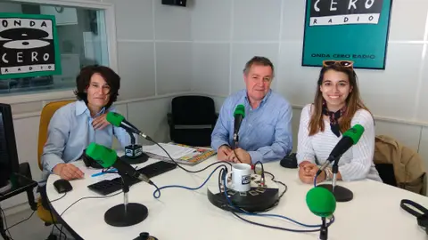 Paula Rojo En el estudio de Onda Cero Santander