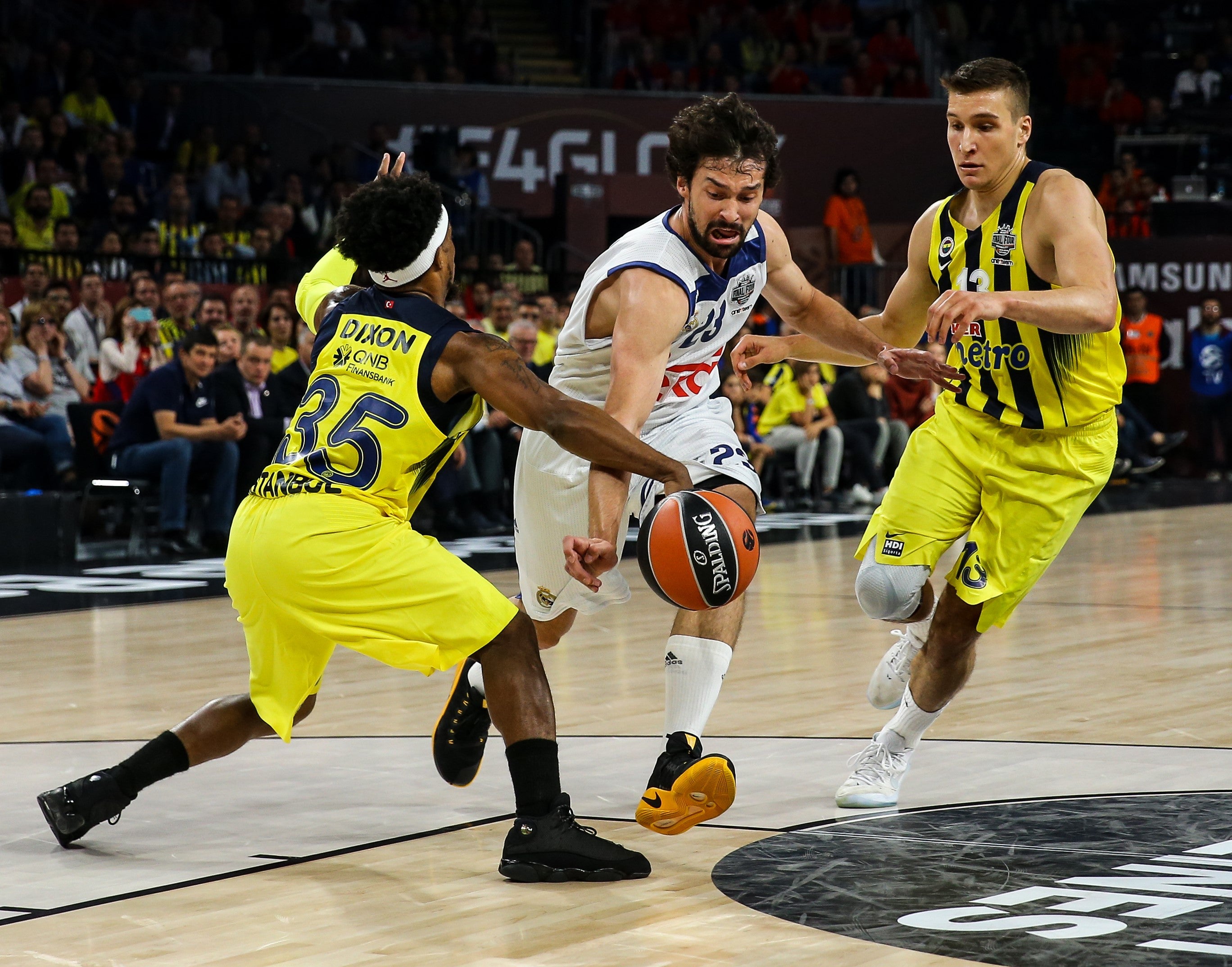 El Real Madrid no puede con el Fernerbahce y cae en semifinales de la Euroliga El Real Madrid no puede con el Fernerbahce y cae en semifinales de la Euroliga