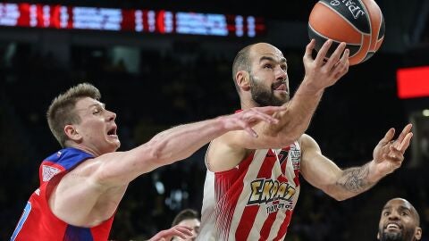Spanoulis penetra a canasta ante el CSKA