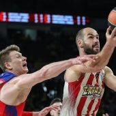 Spanoulis penetra a canasta ante el CSKA