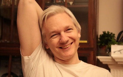 Personas Físicas: Así sería la guía antiespionaje de Julian Assange Personas Físicas: Así sería la guía antiespionaje de Julian Assange