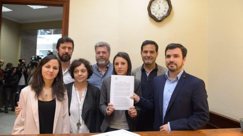 Podemos presenta la moci&oacute;n de censura en el Congreso