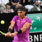 Nadal devuelve la bola a su rival durante un partido Nadal devuelve la bola a su rival durante un partido