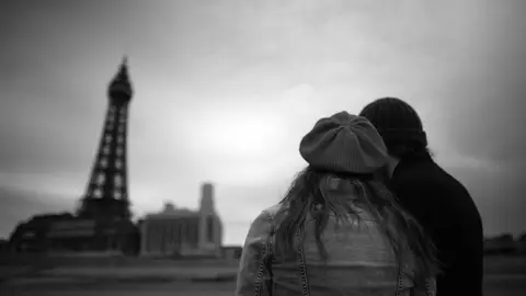 Un estudio revela que las parejas que exponen su vida amorosa en redes son más infelices Un estudio revela que las parejas que exponen su vida amorosa en redes son más infelices