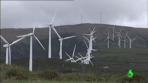 Frame 18.433891 de: Muras paga la factura de la luz a sus vecinos con los beneficios de los parques e&oacute;licos instalados en el pueblo