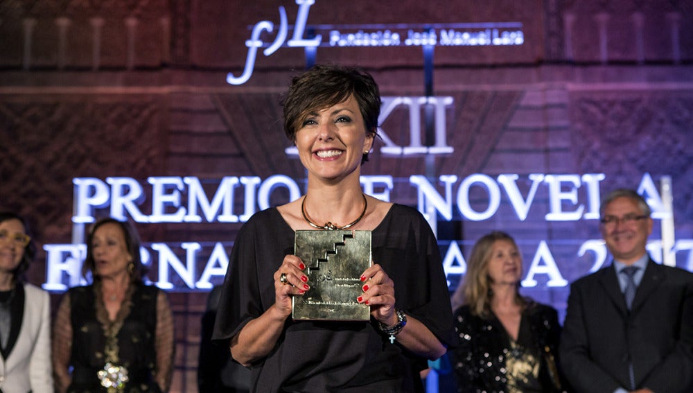 La periodista y escritora Sonsoles Ónega gana el Premio Fernando Lara