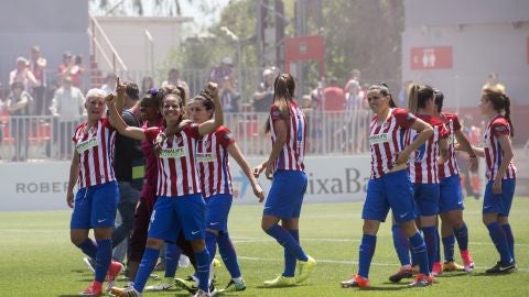Las jugadoras del Atl&eacute;tico de Madrid celebran el trinfo como campeonas de la Liga Iberdrola de f&uacute;tbol femenino.