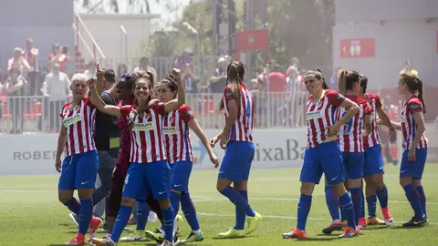 Las jugadoras del Atlético de Madrid celebran el trinfo como campeonas de la Liga Iberdrola de fútbol femenino. Las jugadoras del Atlético de Madrid celebran el trinfo como campeonas de la Liga Iberdrola de fútbol femenino.