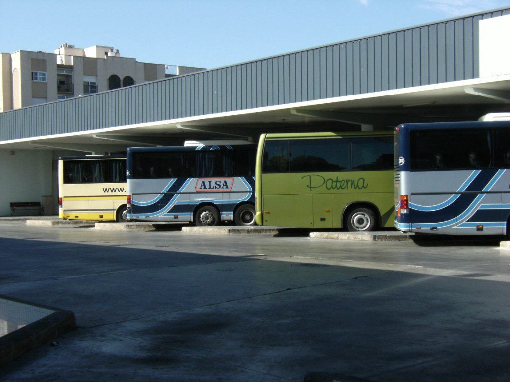 Detienen al conductor de un autobús con 40 pasajeros por sextuplicar la tasa de alcohol Detienen al conductor de un autobús con 40 pasajeros por sextuplicar la tasa de alcohol
