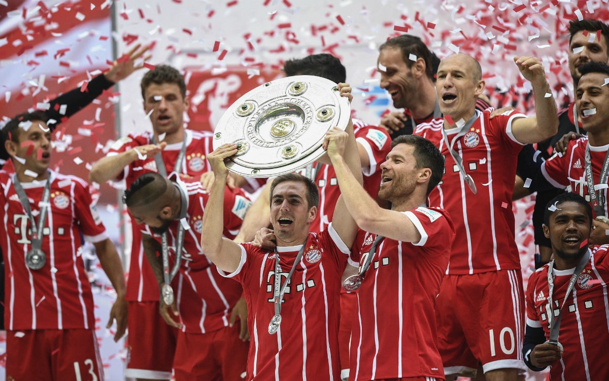 El Bayern y el Allianz Arena homenajean a Philipp Lahm y a Xabi Alonso en su adiós al fútbol en activo El Bayern y el Allianz Arena homenajean a Philipp Lahm y a Xabi Alonso en su adiós al fútbol en activo
