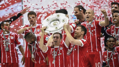 Lahm y Xabi Alonso levantan la Bundesliga