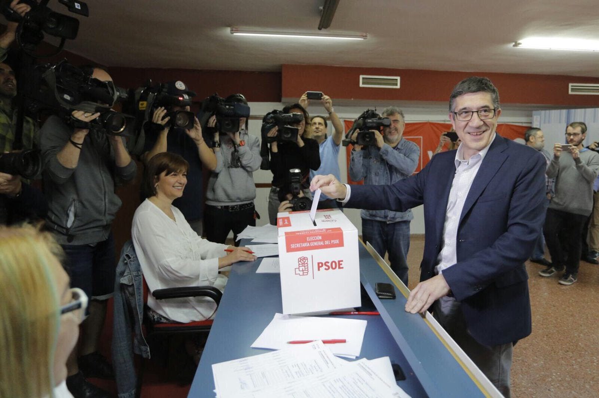 Patxi López: "Mañana es el primer día de la recuperación del PSOE" Patxi López: "Mañana es el primer día de la recuperación del PSOE"