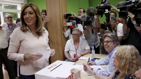 Susana D&iacute;az vota en las primarias socialistas