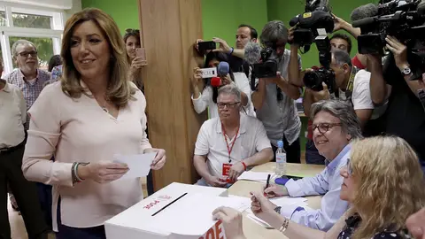 Susana Díaz vota en las primarias socialistas Susana Díaz vota en las primarias socialistas