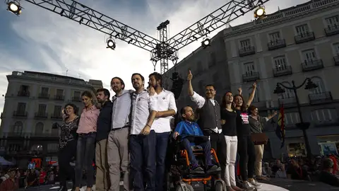 Concentración de Podemos a favor de la moción de censura contra Rajoy Concentración de Podemos a favor de la moción de censura contra Rajoy