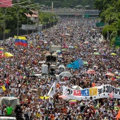 Miles de personas han marchado en Venezuela contra el gobierno de Nicolás Maduro