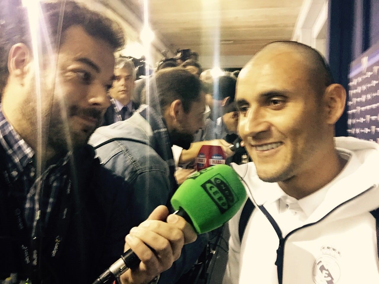 Keylor: "Me he rapado la cabeza por los niños con tratamientos para el cáncer" Keylor: "Me he rapado la cabeza por los niños con tratamientos para el cáncer"